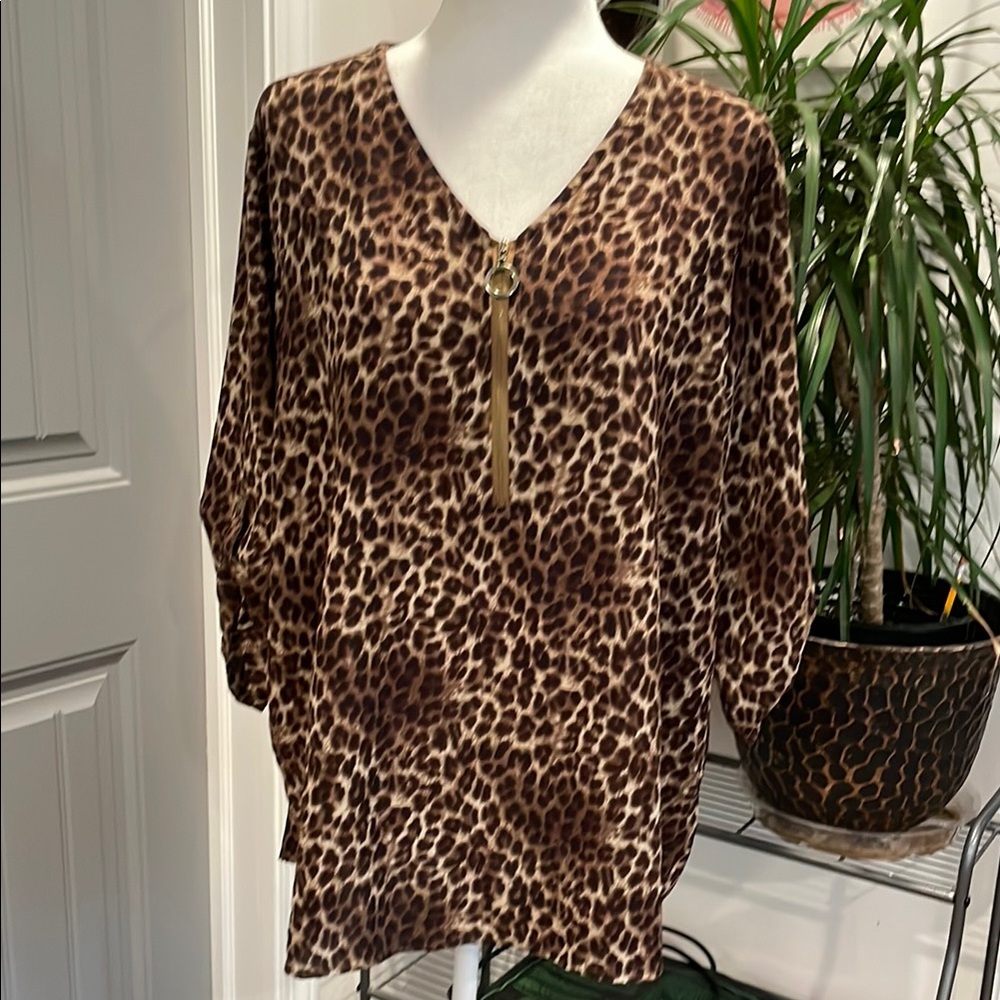 Leopard Print Crepe 1/4 zip 3/4 Tab Sleeve Rolled Sleeve Blouse Top Size XL